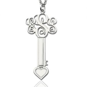 Nyckelring i sterling silver med fancy monogram