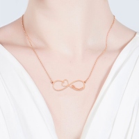 Infinity Namn halsband med pilhjärta i rosaguld