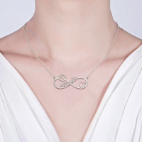 Anpassad Infinity Paw Print Name Necklace Silver