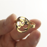 Personifierad Om Yoga Ring 18 k guld