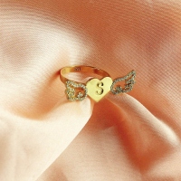 Angel Wings Heart Ring med Birthstone &amp; initial 18k guldpläterad
