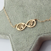 Infinity halsband med två initial roséguldpläterade 925 silver