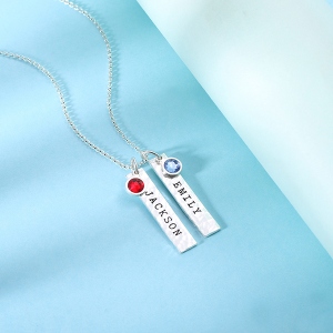 Graverad Hammered Bar Necklace med Birthstones Rent Silver