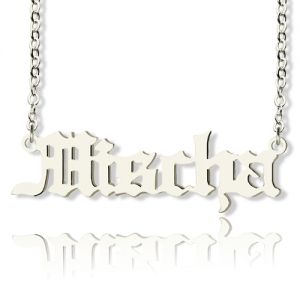 Mischa Barton Style Old English Font Name Necklace Massivt vitt guld