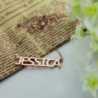 Massivt rosaguld Jessica Style Name Necklace