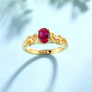 Personlig Oval Birthstone vinstockring i guld