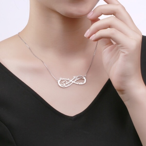 Silver Infinity halsband med 5 namn