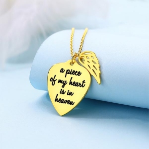 Personligt Memorial Heart Necklace med Angel wing Sterling Silver i guld