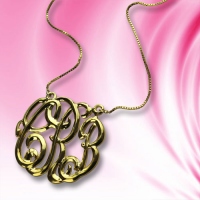 Celebrity Cube Premium Monogram Necklace Gift 18K guldpläterad