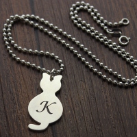 Personlig Tiny Cat Initial Hänge Halsband Silver