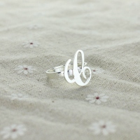 Personlig Carrie Initial Letter Ring Sterling Silver